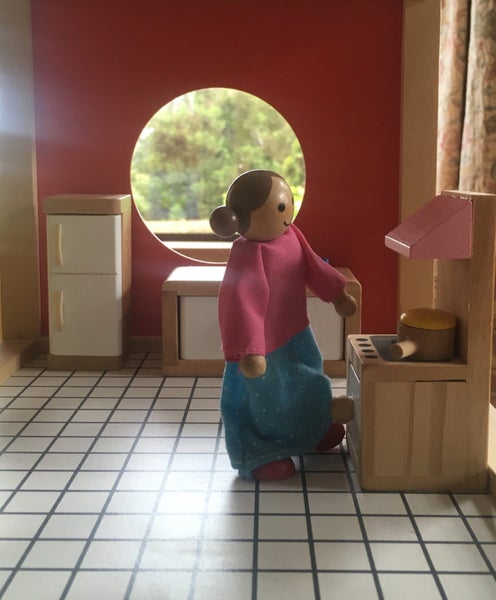 Hape All-Seasons Dollshouse in great condition64426893607299112