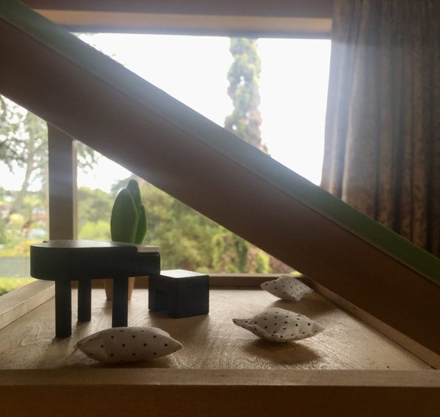 Hape All-Seasons Dollshouse in great condition64426893607299114