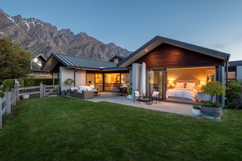 Perfectly positioned in Jack's Point64348501899137110