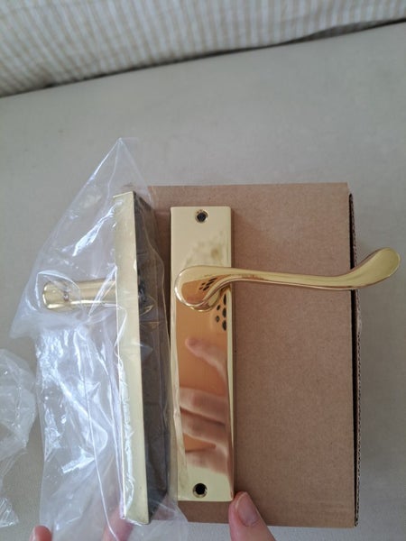 WINDSOR BRASS *NEW* Belmont Lever Latch Door Handle Pair - Polished Brass Carousel 1