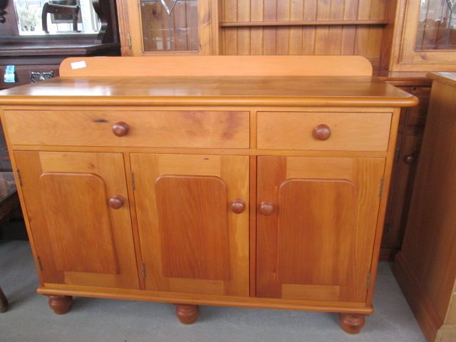 2097 KAURI SIDEBOARD/BUFFET Carousel 1