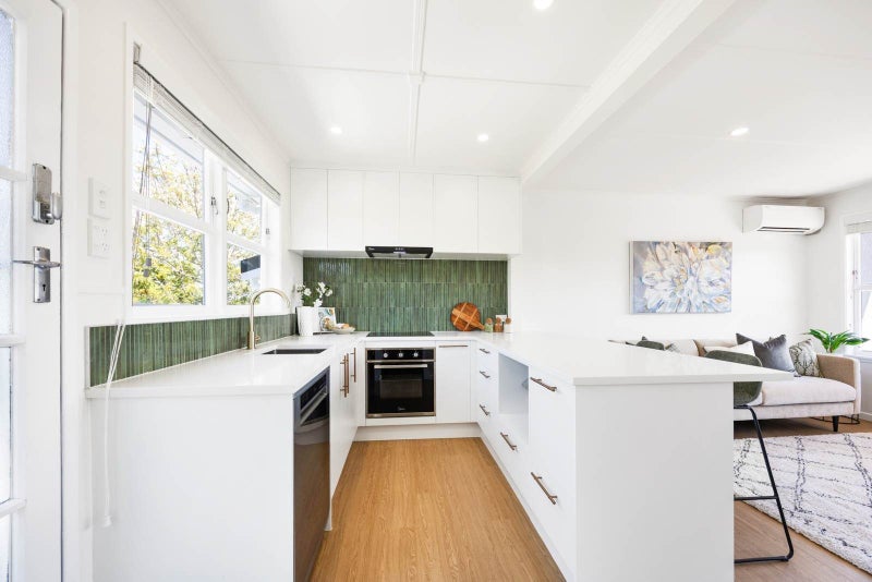 Stylish, Central, Stellar Renovation64350531415043114