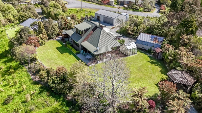 Two dwellings with spectacular views64350531549953110