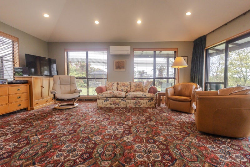 Two dwellings with spectacular views64350531549953112