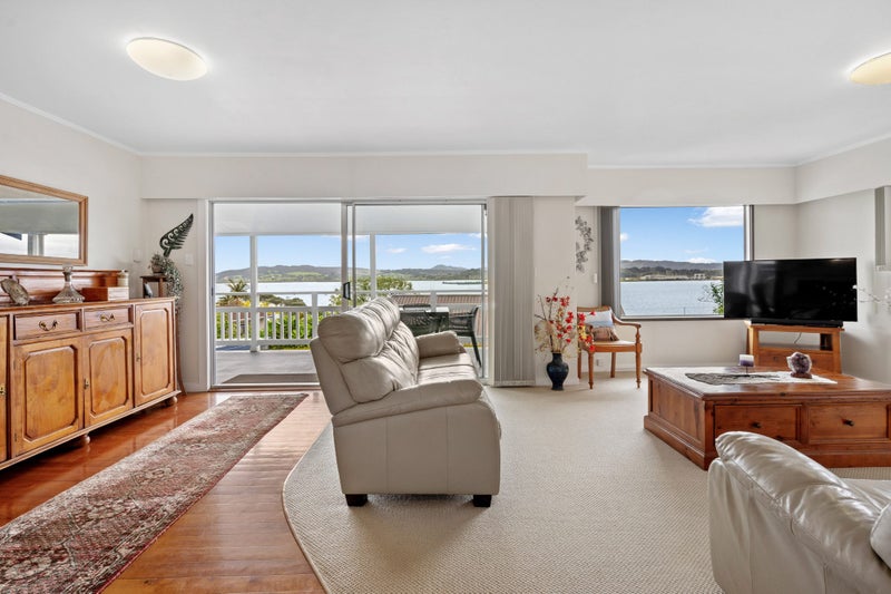 Coastal Charm, Prime Position64351343640450114