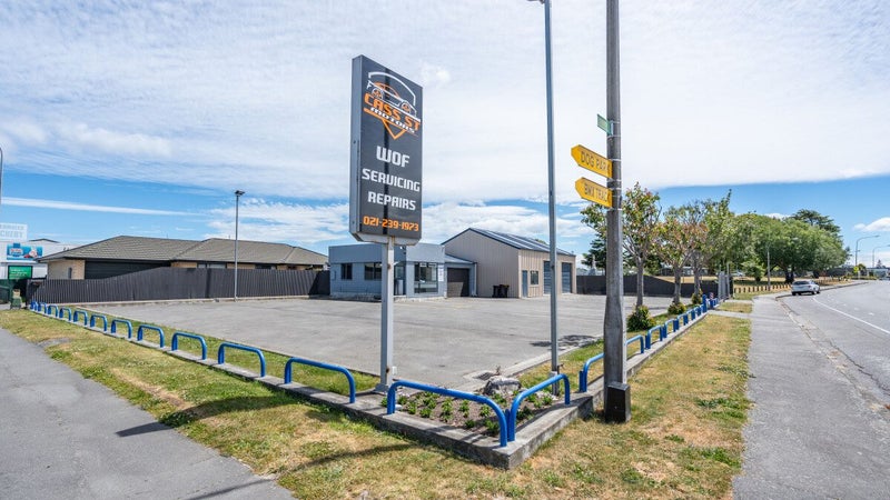 High profile corner site with vacant possession64351539173123112