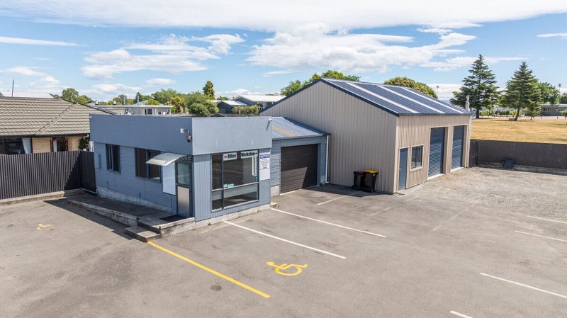 High profile corner site with vacant possession64351539173123113