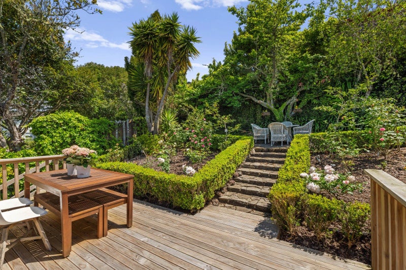 Elevated elegance, garden calm64351629756547112