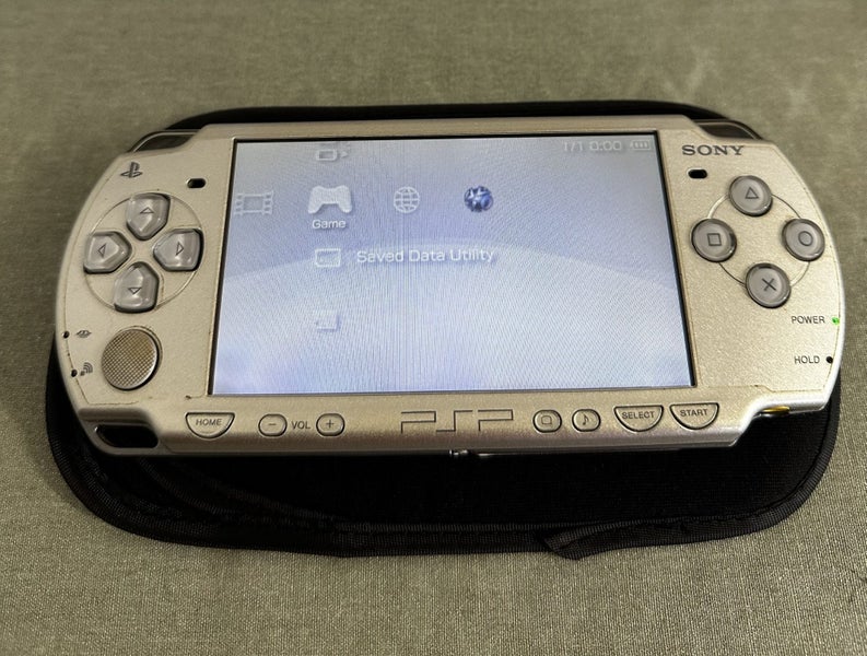 PSP 2000 – Mystic Silver | 64GB | Fully Set Up64362810084481111