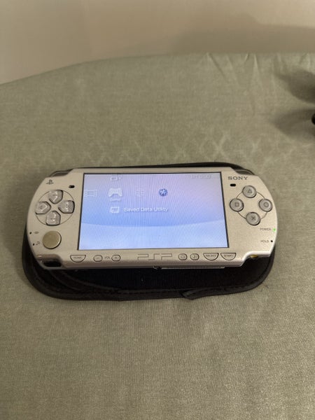 PSP 2000 – Mystic Silver | 64GB | Fully Set Up64366372668289111