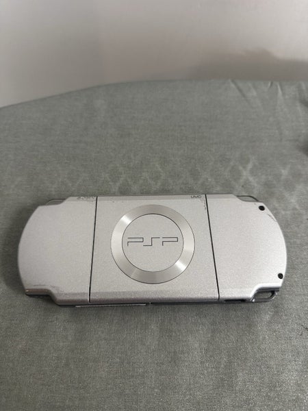 PSP 2000 – Mystic Silver | 64GB | Fully Set Up64362810084481112