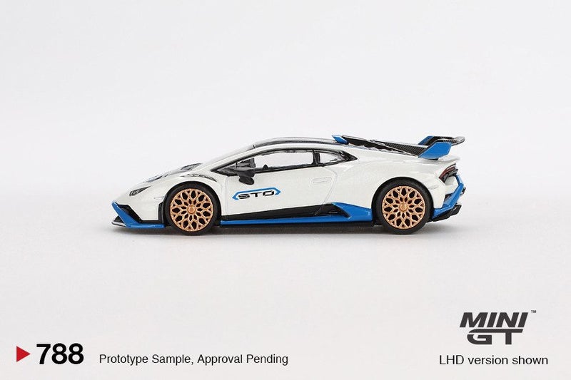 Mini GT Lamborghini Hurac n STO Bianco Asopo Carousel 3