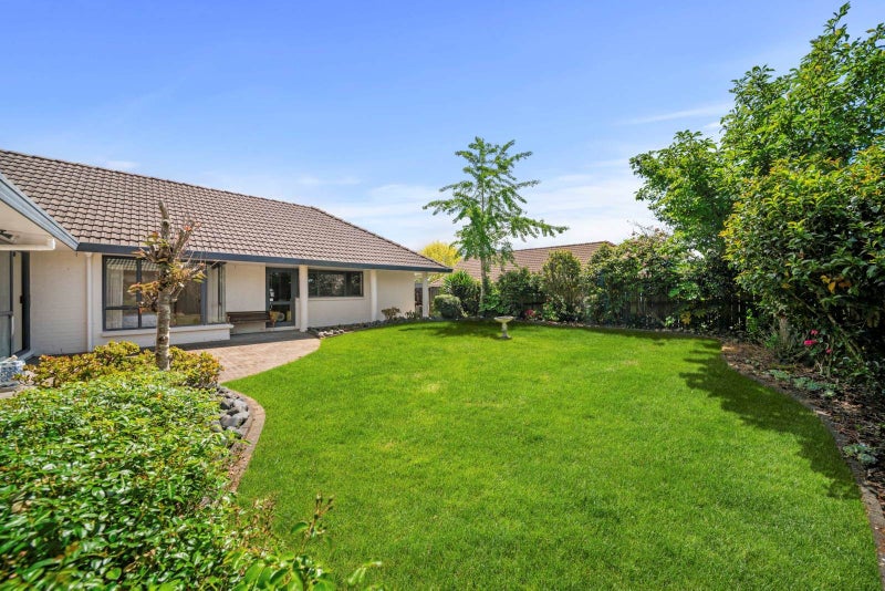 Solid, Spacious and Wonderfully Convenient64356099001859112