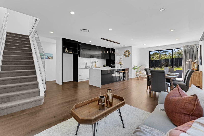 Sun-Drenched Sanctuary: A Masterpiece of Moder...64356099055362111