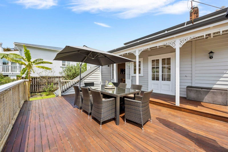 Quintessential Charm In DGZ64356099137281113