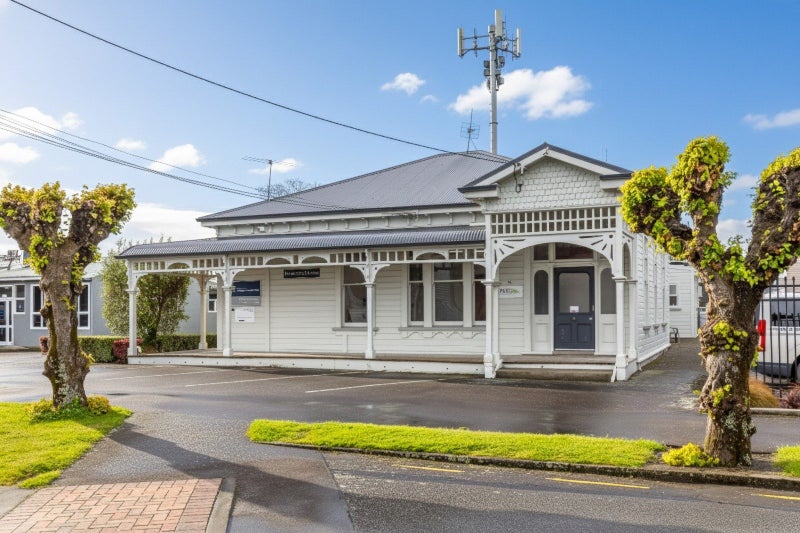 Serviced Professional Offices in Character Setting64360190248451111