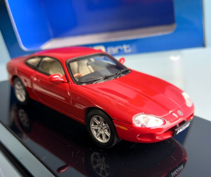 AutoArt Jaguar XK8 Coupe Red 1/43 Carousel 1