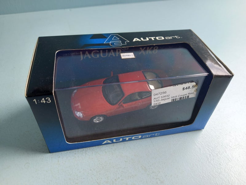 AutoArt Jaguar XK8 Coupe Red 1/43 Carousel 6