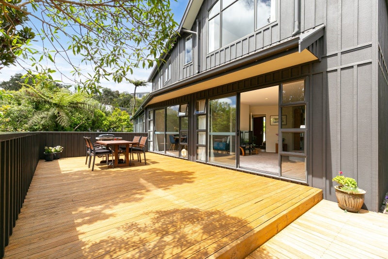 Sun, Style & Easy Living64361083934338110