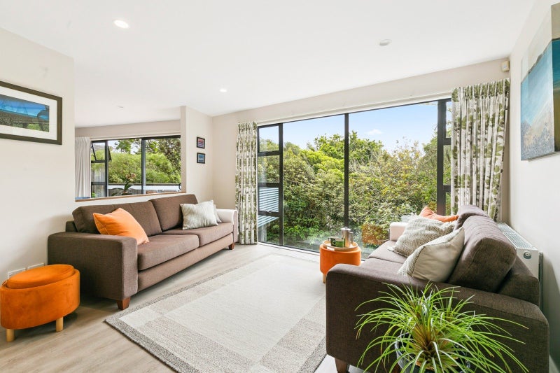 Sun, Style & Easy Living64361083934338113