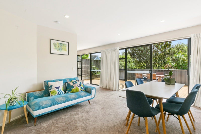 Sun, Style & Easy Living64361083934338114