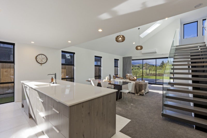 Modern elegance with breathtaking views64361392125953114