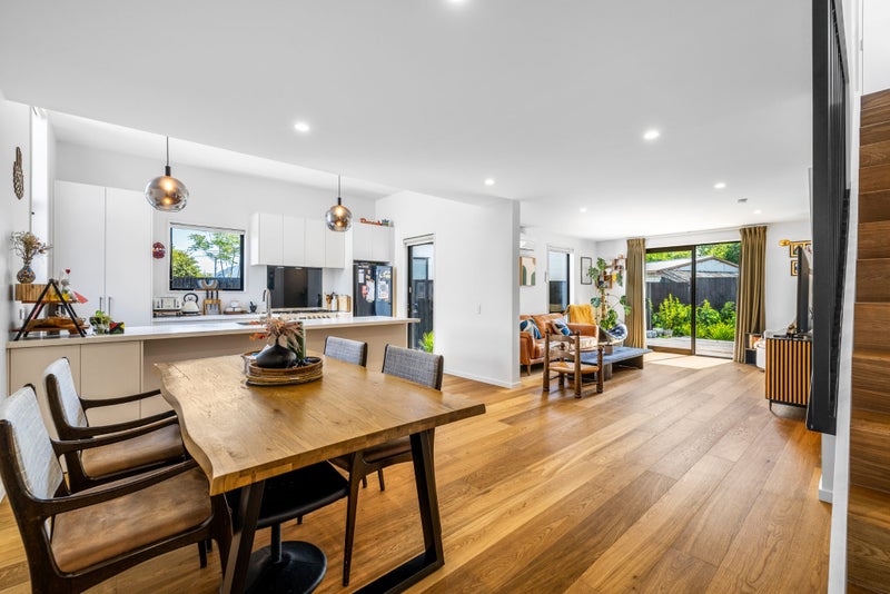 Standalone Contemporary Living - Unique Offering!64361599633411113