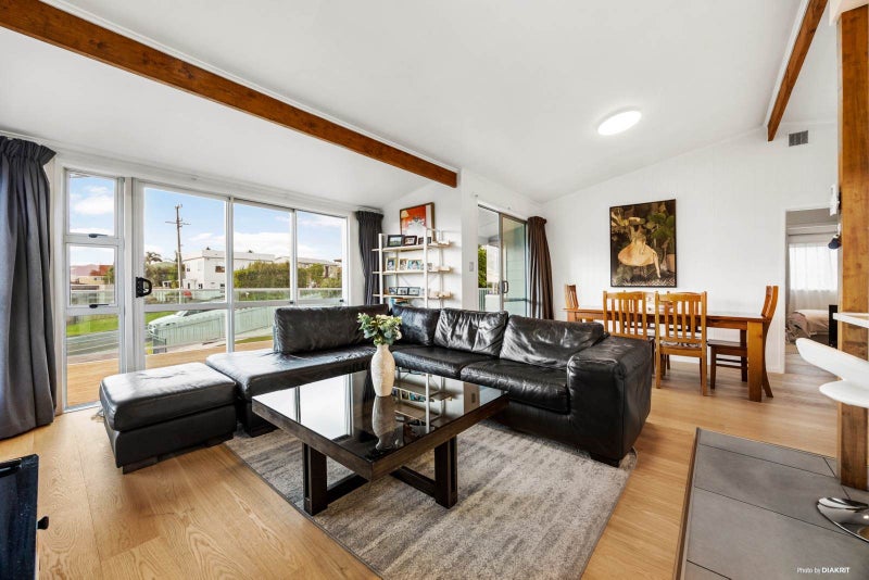 Australia Calls – This One Must Be Sold!64361599467906113