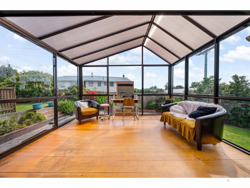 Sunny & spacious in a desirable location64361703809410114