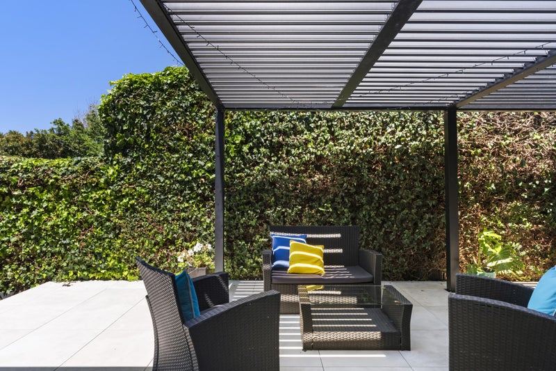 Pristine Haven a Stroll from the Marina64361793162498112