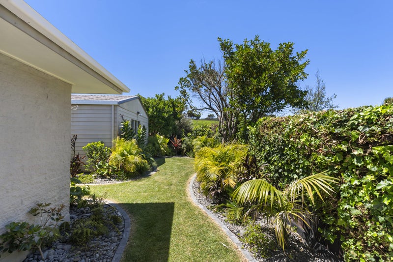 Pristine Haven a Stroll from the Marina64361793162498113