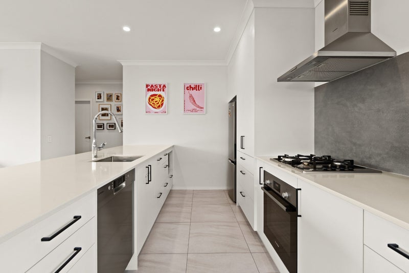 Sun-Soaked and High-Spec64361793254785110