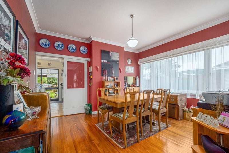 Art Deco Charm in Top Location64362187843073113