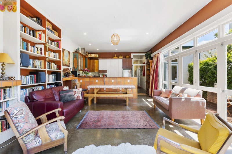 SUN, SPACE & SOUL IN WADESTOWN64439752982531114