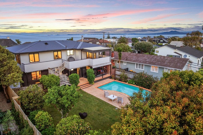 Life Looks Better From Gulf View Road64439753041155111