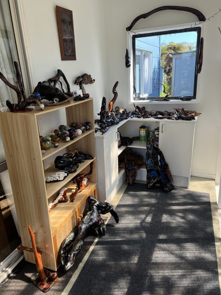 Resin Art Sphere With West Coast Fern And Sea Shells Carousel 7