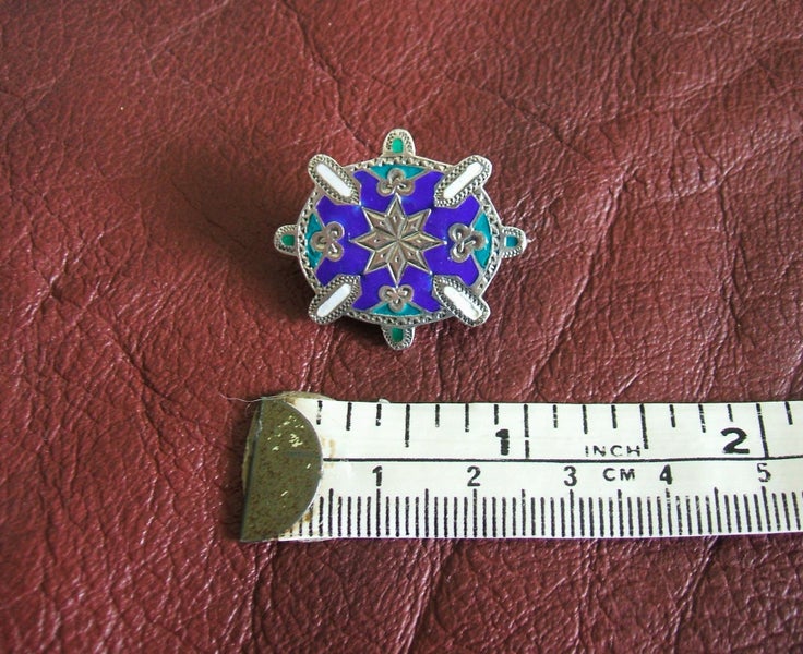 JEWELLERS ESTATE VICTORIAN SILVER ENAMELLED BROOCH 1860-1870. Carousel 1