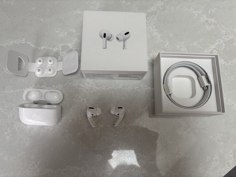 AirPods Pro with MagSafe Charging Case64365092004995110