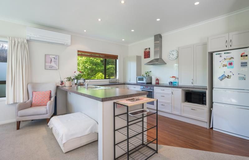 MODERN CHARM & CONVENIENCE64447565873027114