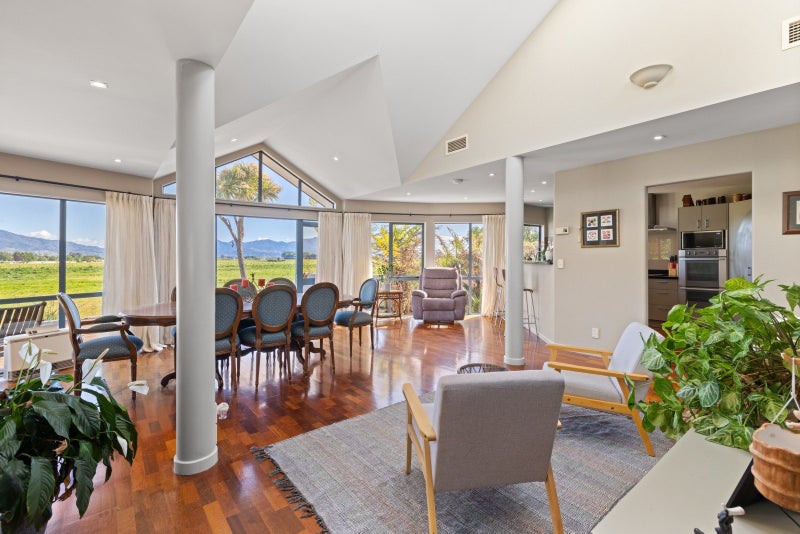 Relaxed riverside living with room to add value64370373390721114