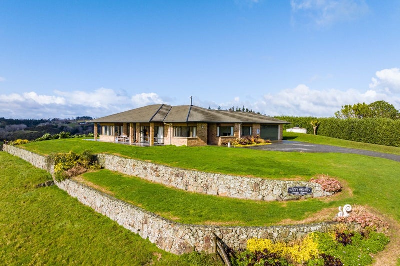 Ruatangata, 4 bedrooms64370271337347111