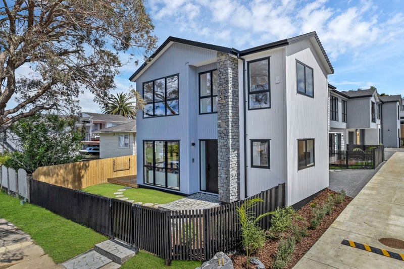 Perfectly Positioned Family Haven in Macleans64370993754498112