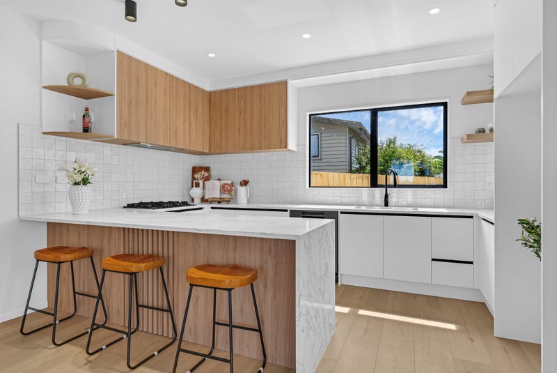 Perfectly Positioned Family Haven in Macleans64370993754498113