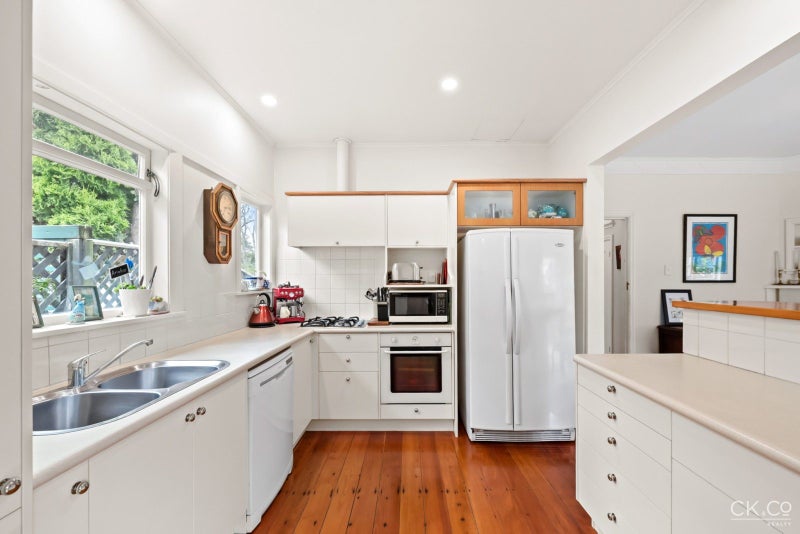 CHARMING CHARACTER HOME64448068601347111