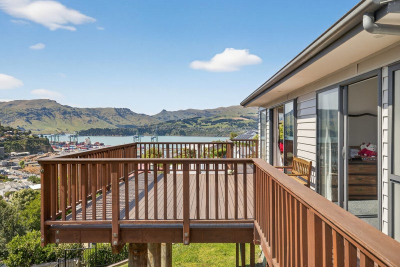Modern Post-Quake Home with Harbour and Hill Views64370791107715110