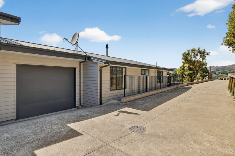 Modern Post-Quake Home with Harbour and Hill Views64370791107715112