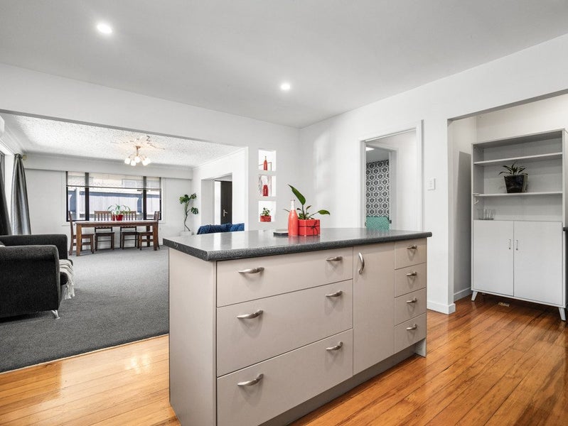 Vacant & Ready! Move In to the Valley64371298855681113