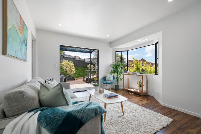 Fully Renovated, Freehold, and Fabulous Views64371299016065113