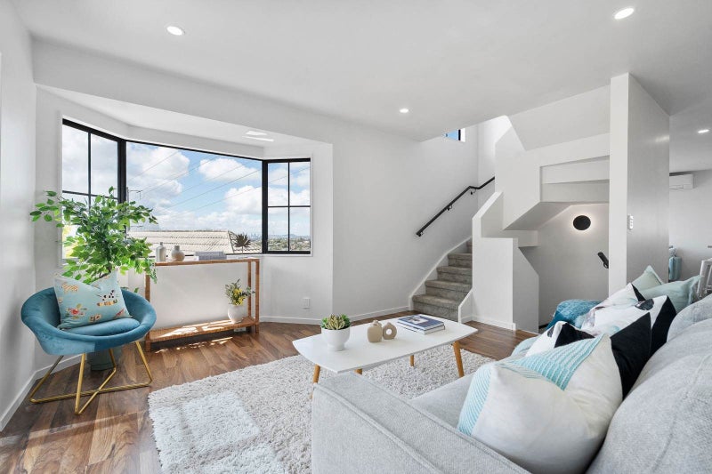 Fully Renovated, Freehold, and Fabulous Views64371299016065114