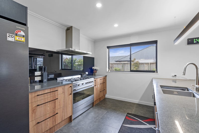 Stylish, Modern and Spacious64448959643395112